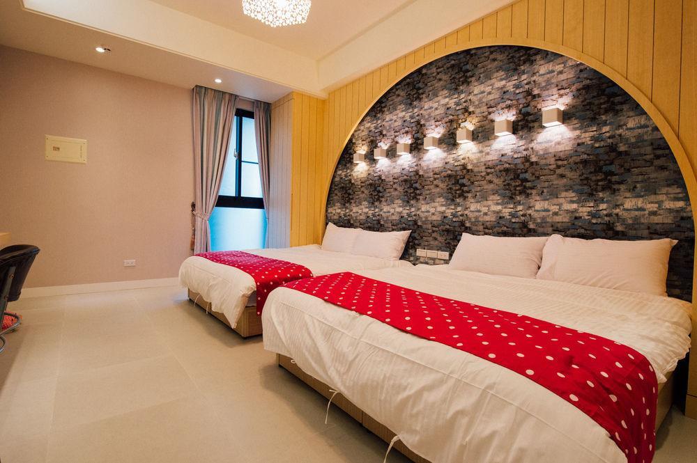Yellow Kite Hostel Tainan Buitenkant foto