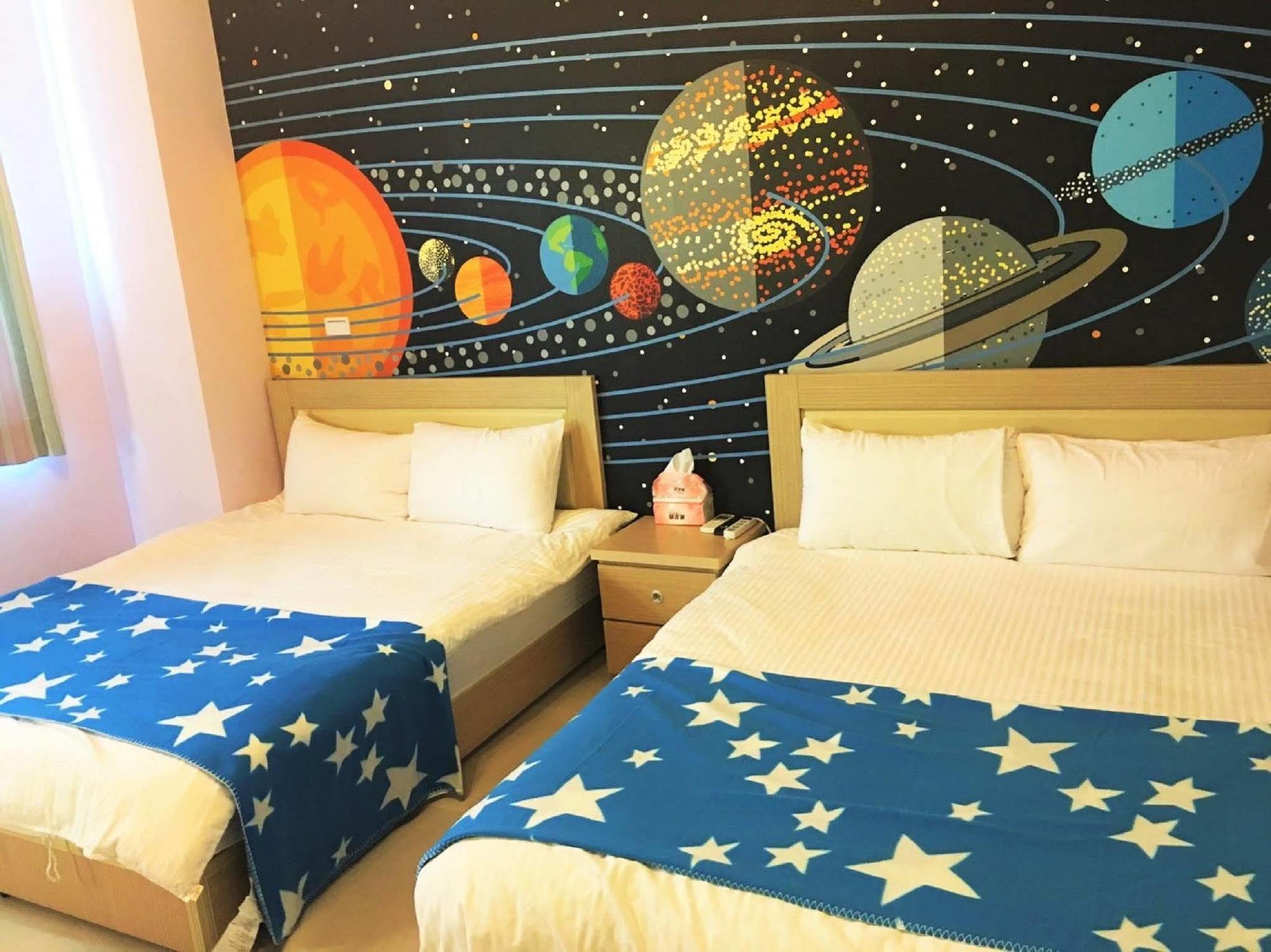 Yellow Kite Hostel Tainan Buitenkant foto