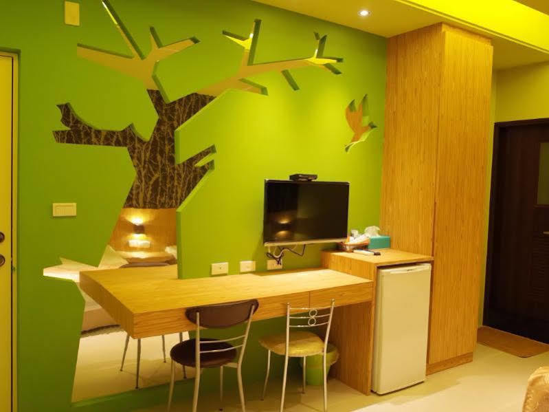 Yellow Kite Hostel Tainan Buitenkant foto