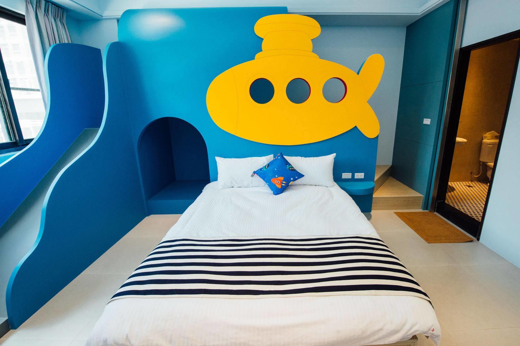 Yellow Kite Hostel Tainan Buitenkant foto