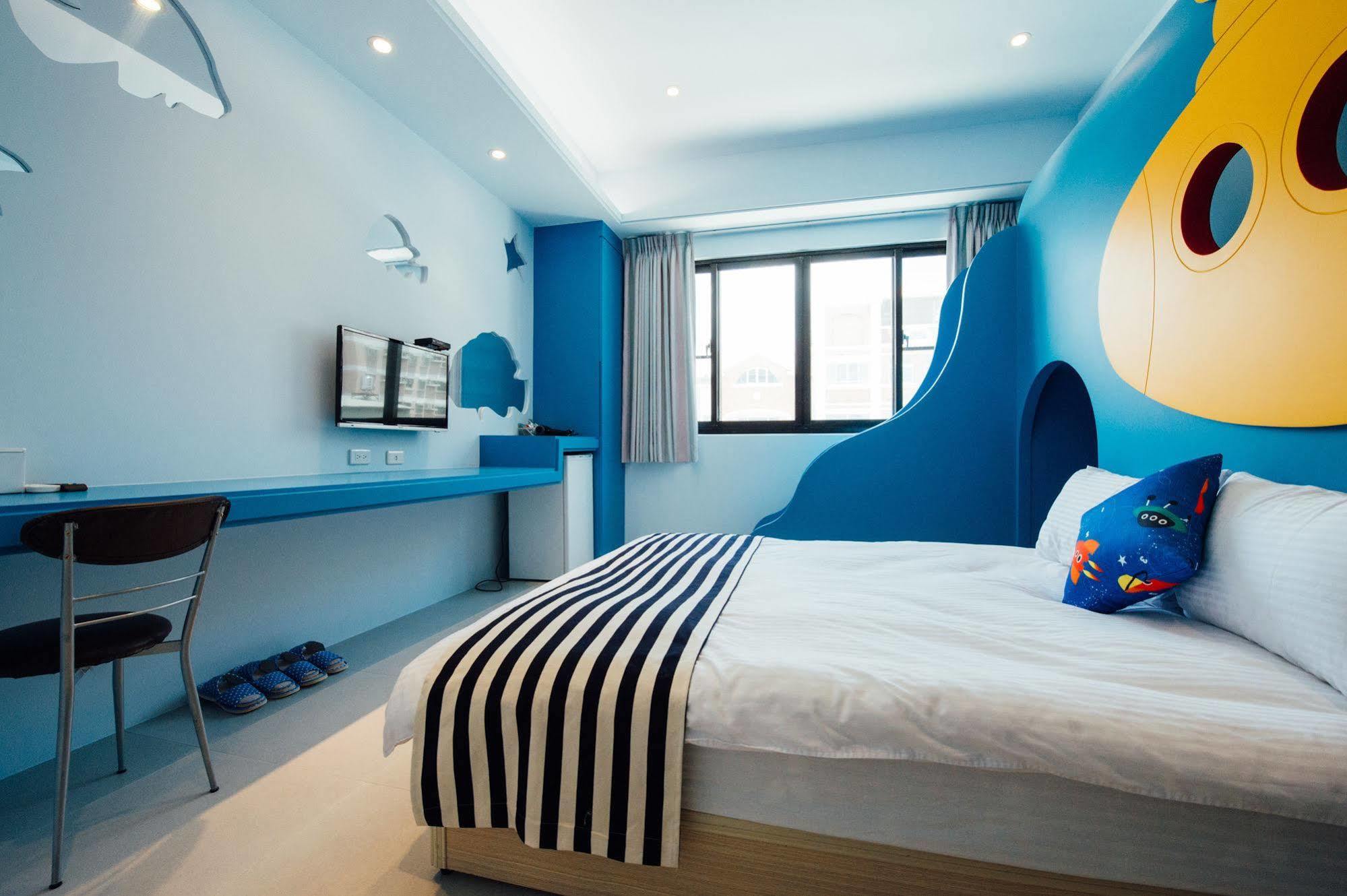 Yellow Kite Hostel Tainan Buitenkant foto